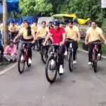 IAS प्रशिक्षुओं संग साइकिल पर निकले केंद्रीय मंत्री मनसुख मंडाविया, मसूरी की सड़कों से दिया फिट इंडिया का संदेश